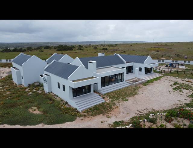 2HA SMALLHOLDING FOR SALE IN OLIFANTSKOP
